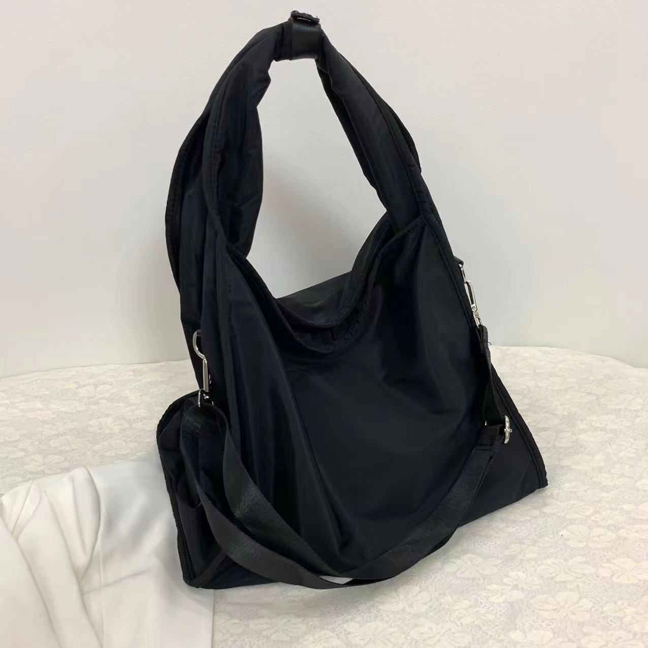 2025新款超火个性妈咪包横款休闲单肩腋下托特包斜挎包包网红包包