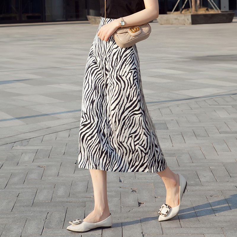 斑马纹半身裙a字裙春夏新款高腰显瘦中长款包臀裙女渐变丁达尔风