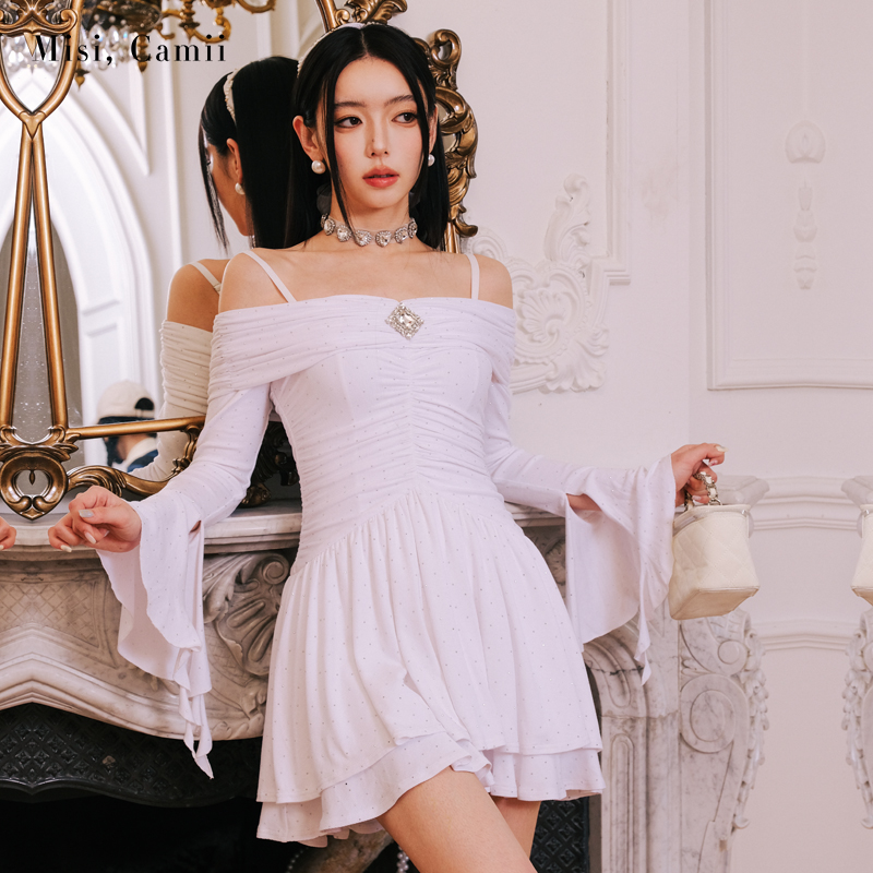 Misi,Camii秋季新款女装烫钻针织一字肩连衣裙轻奢时尚打底小裙子