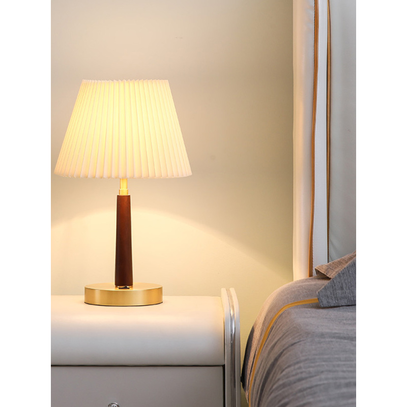 北欧卧室ins小台灯美式复古床头灯家用轻奢现代百褶网红少女灯饰