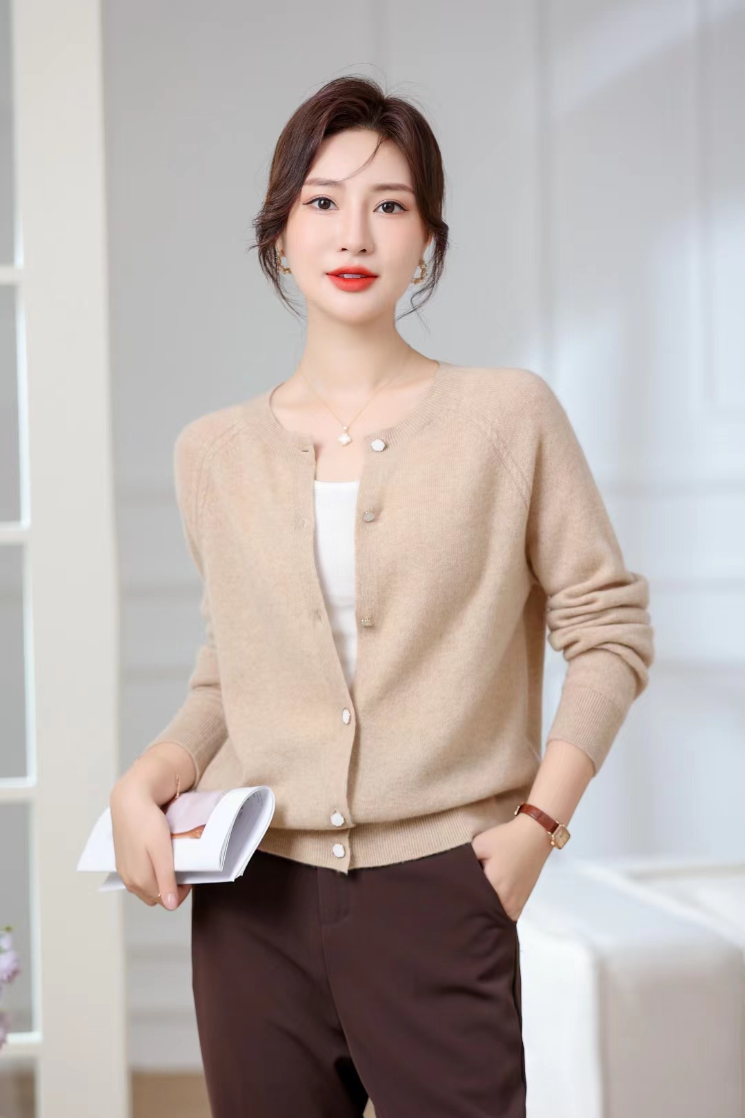 100纯山羊绒女士系扣圆领羊绒开衫