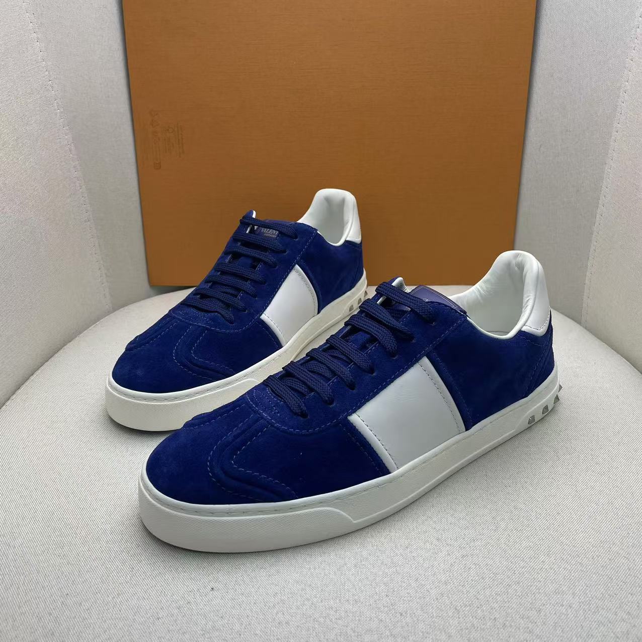 全新未使用 Valentino/华伦天奴 蓝色麂皮白色拼接低帮板鞋/41欧
