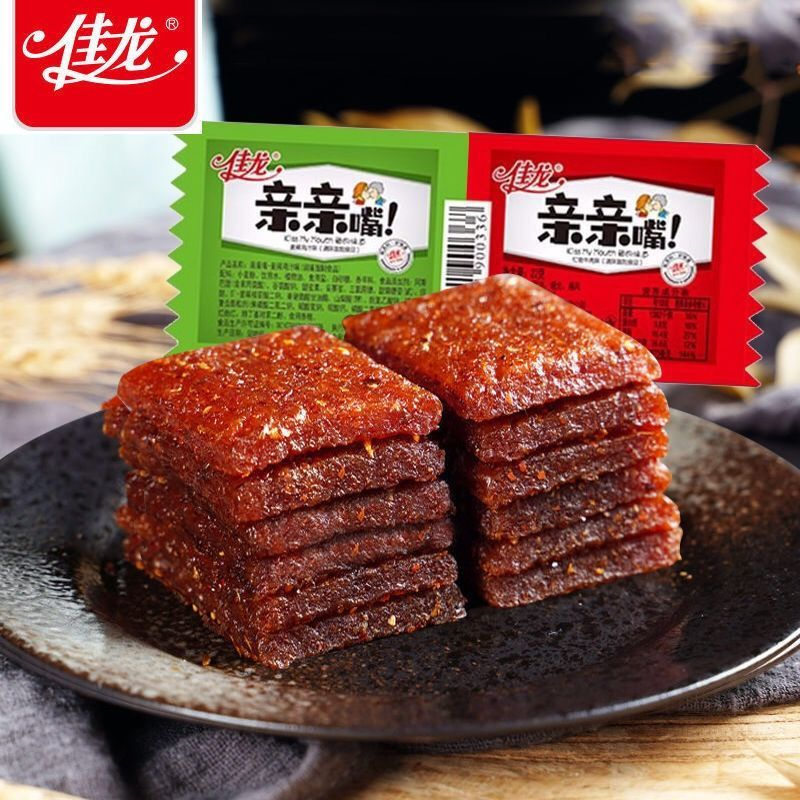 佳龙亲亲嘴辣条美味组网红香辣麻辣大面筋辣片儿时怀旧小零食劲道