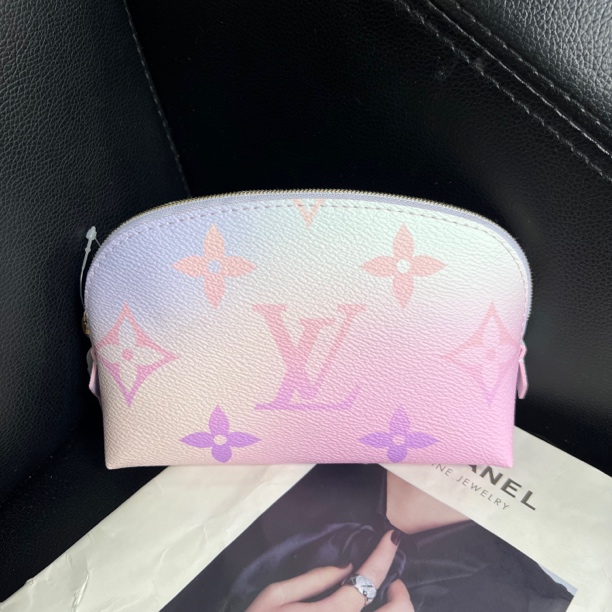 95新 LouisVuitton/路易威登 捐金沉珠/渐变化妆包