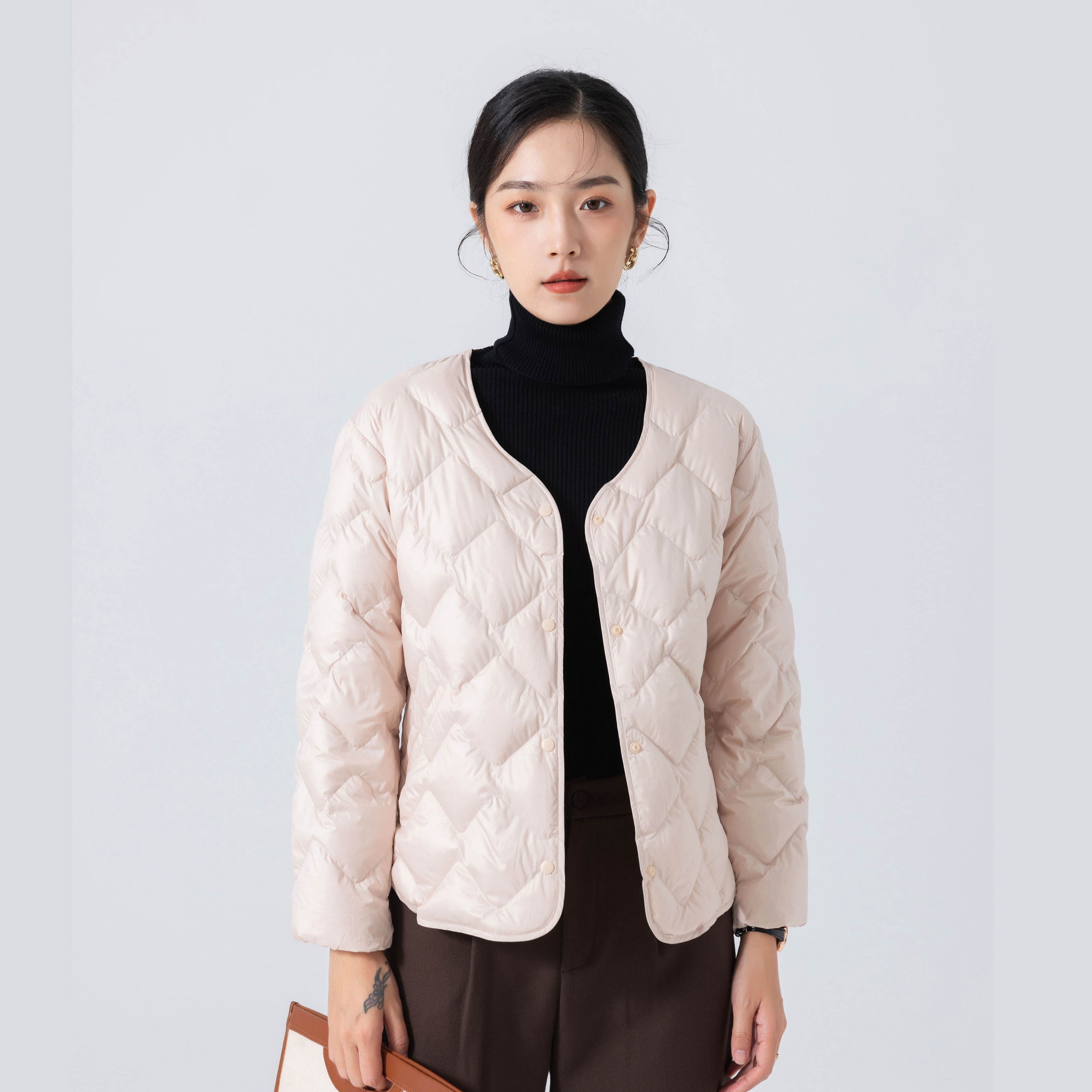 气质新款春秋女士轻薄休闲时尚内穿菱形圆领格子韩系鸡心领羽绒服