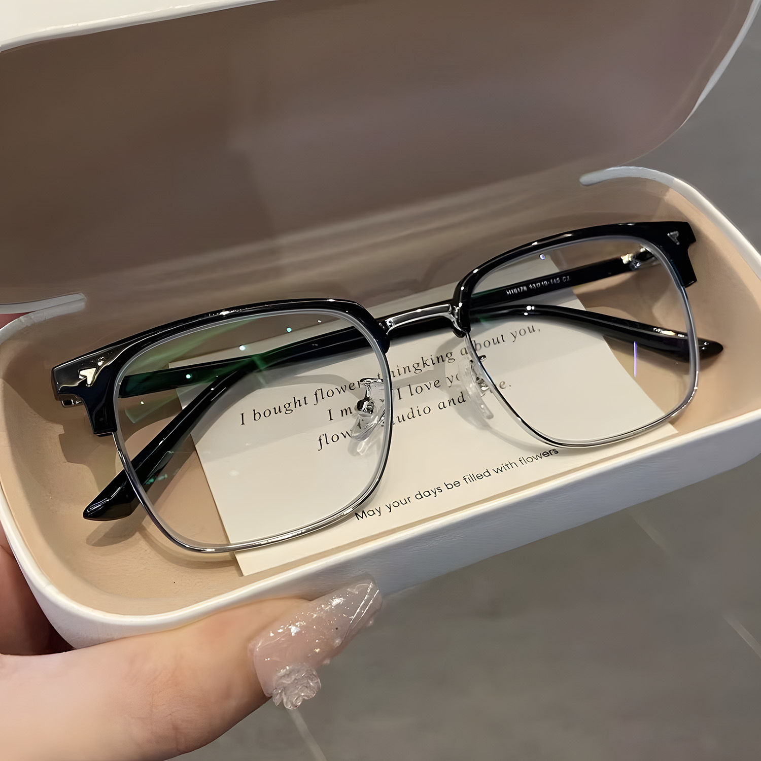 新款眉线半框近视眼镜高颜值学生早八通勤防蓝光防辐射平光镜架女