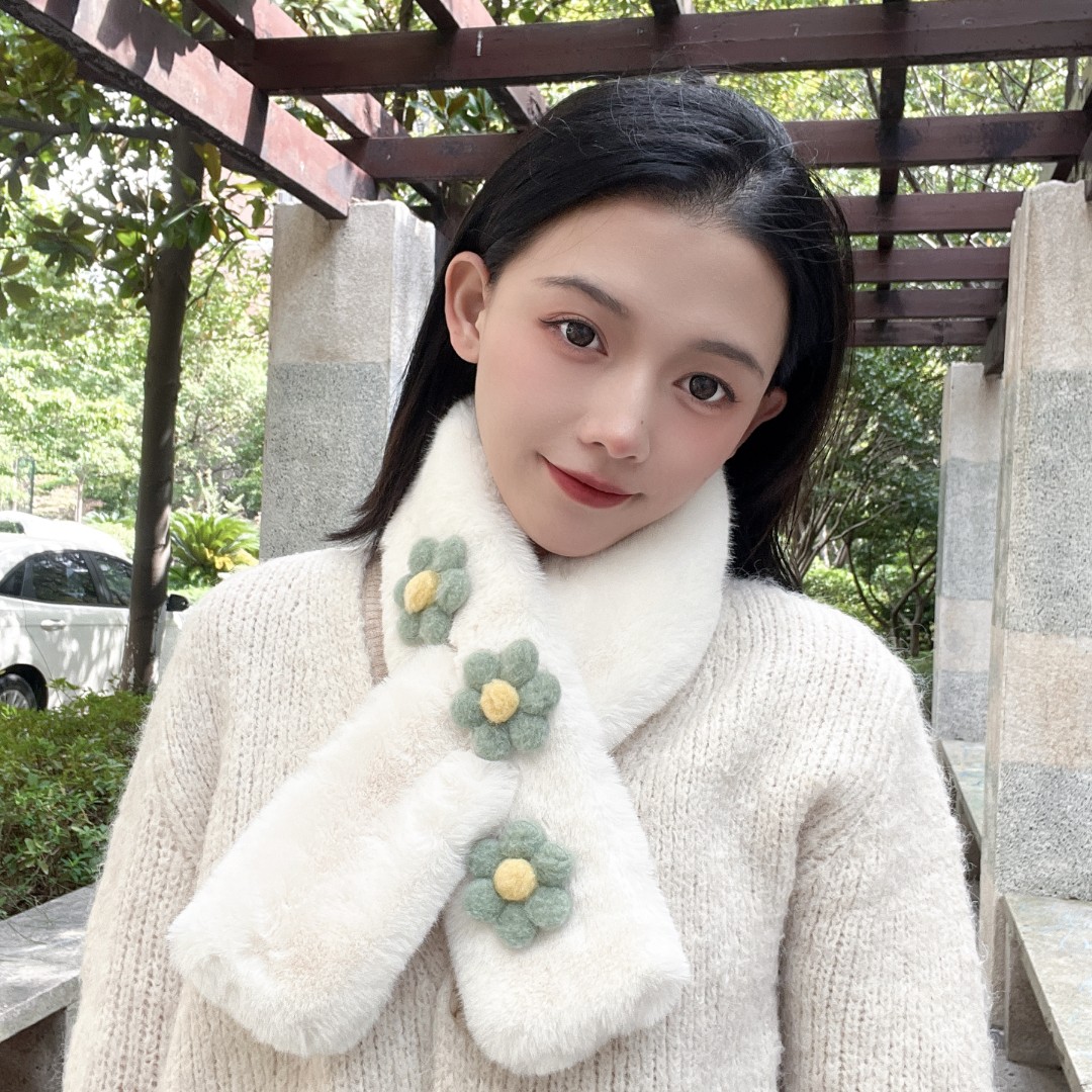 小毛绒清新可爱围巾女秋冬花朵仿兔毛保暖百搭交叉毛毛围脖学生