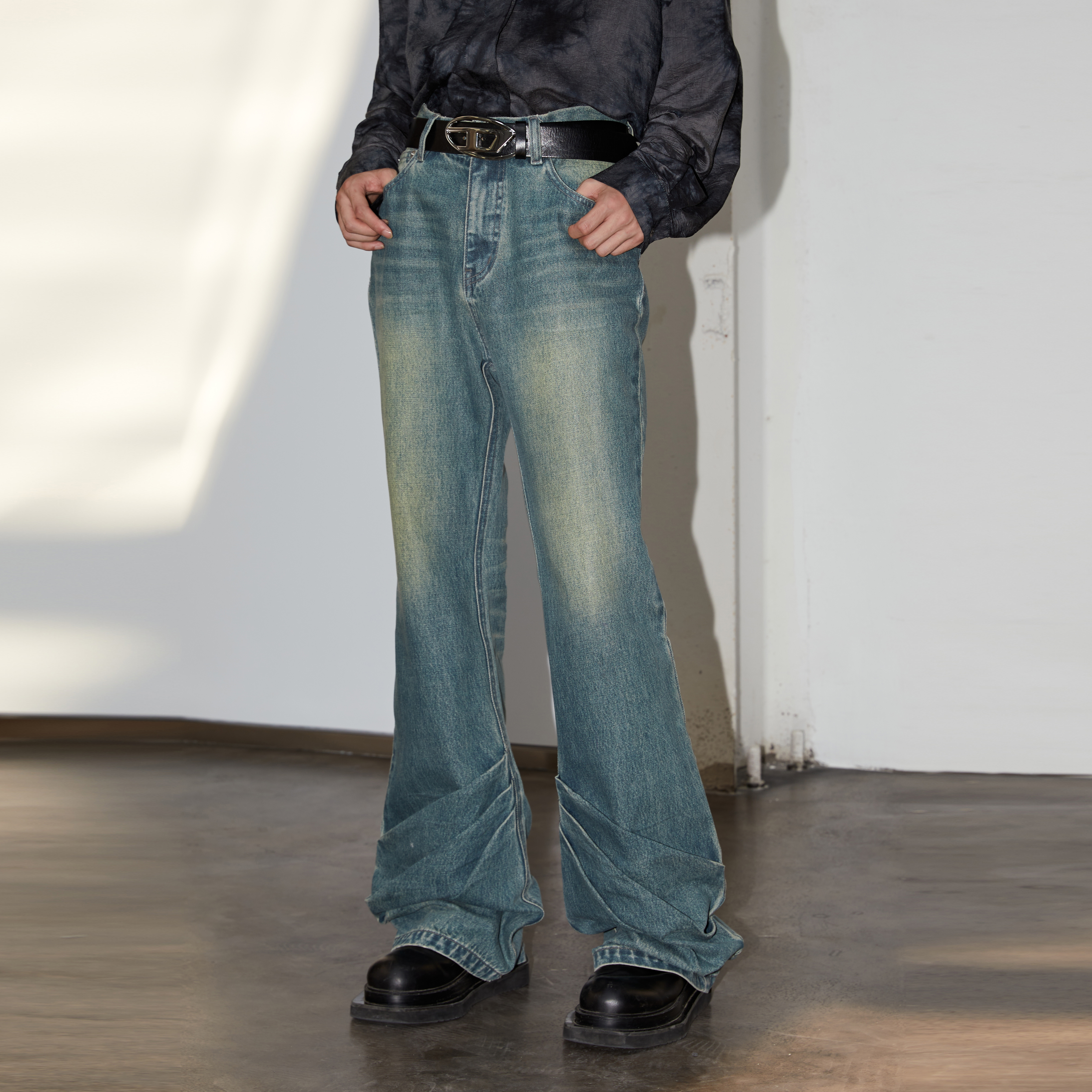 「Y/OFFICIAL」日本冈山水洗高蛊司复古怀旧刷蜡微喇褶皱牛仔裤