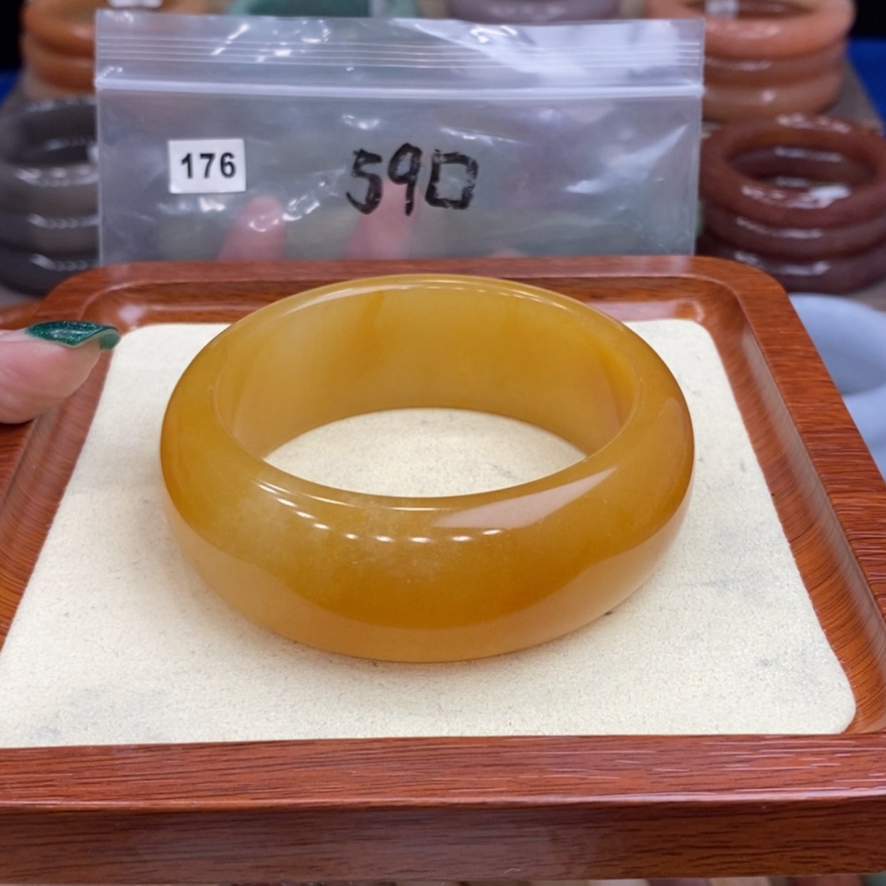 【闪购商品】石英质玉手镯未镶嵌
