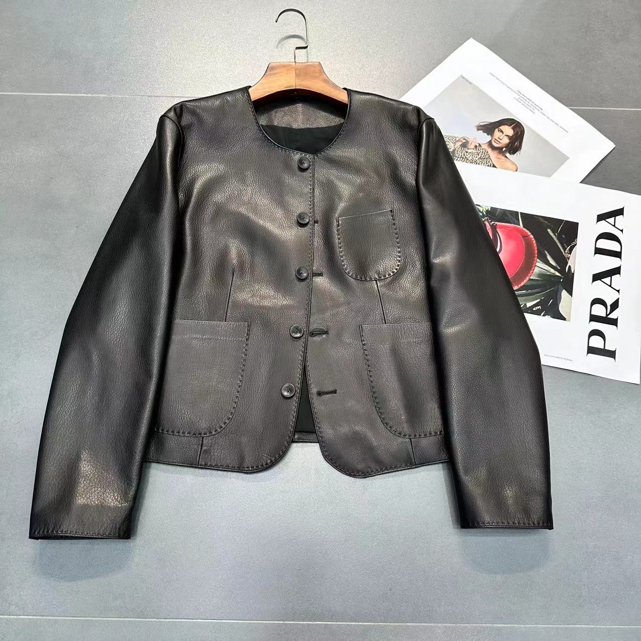 海宁新款真皮小山羊皮春秋时尚百搭显瘦女士圆领夹克皮衣