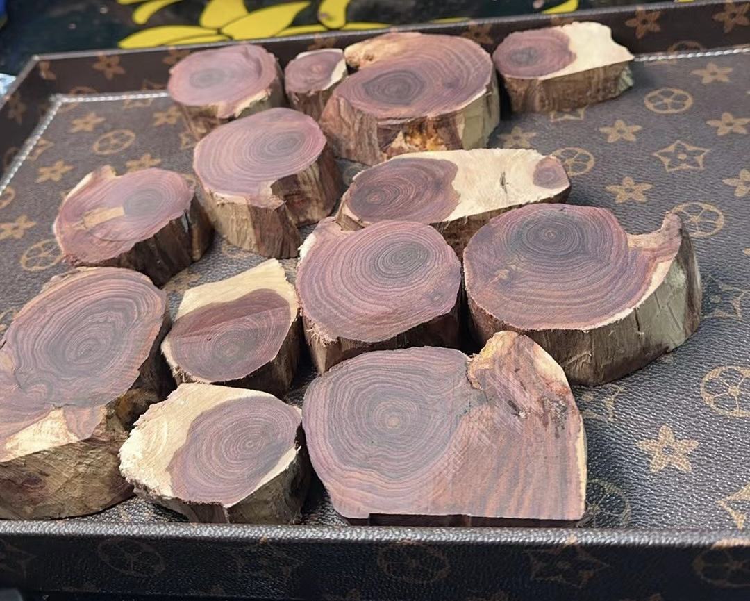 海南黄花梨原木原料定制 男女手串摆件定制 对眼鬼脸瘤疤