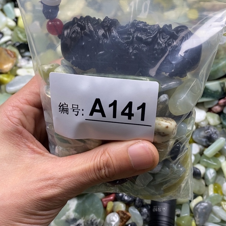 蛇纹石玉鱼缸石未镶嵌