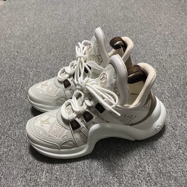 98新/38码/Lv/路易威登/奶茶色1854满印拱桥老爹鞋/BF00632