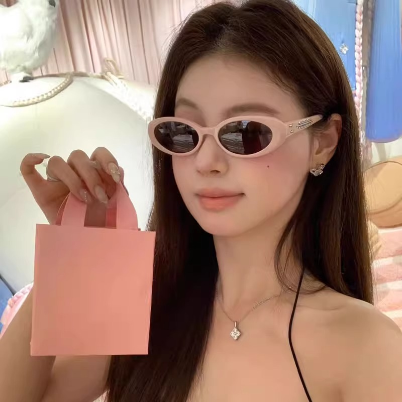 芭比粉墨镜女款椭圆猫眼配饰挂坠彩色多巴胺jennie同款gm太阳眼镜