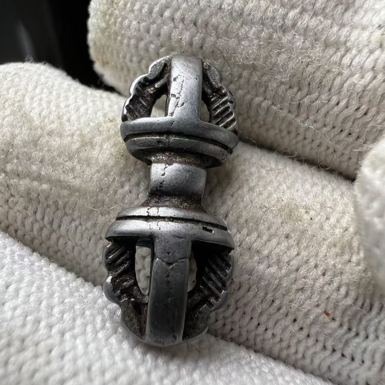 藏区铁雕小配饰  做工精细