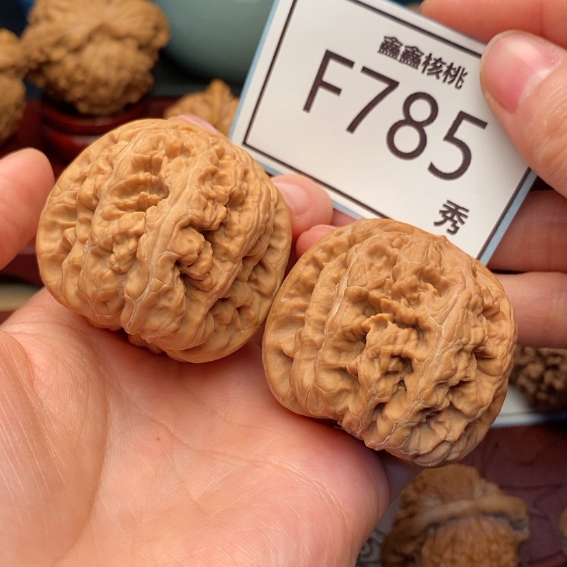 【闪购商品】文玩核桃把件潇****库平谷大粗筋43