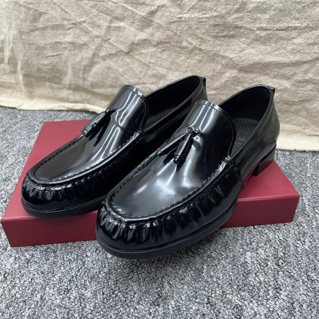 男士真皮休闲皮鞋2025英伦风商务百搭透气漆皮一脚蹬乐福鞋豆豆鞋