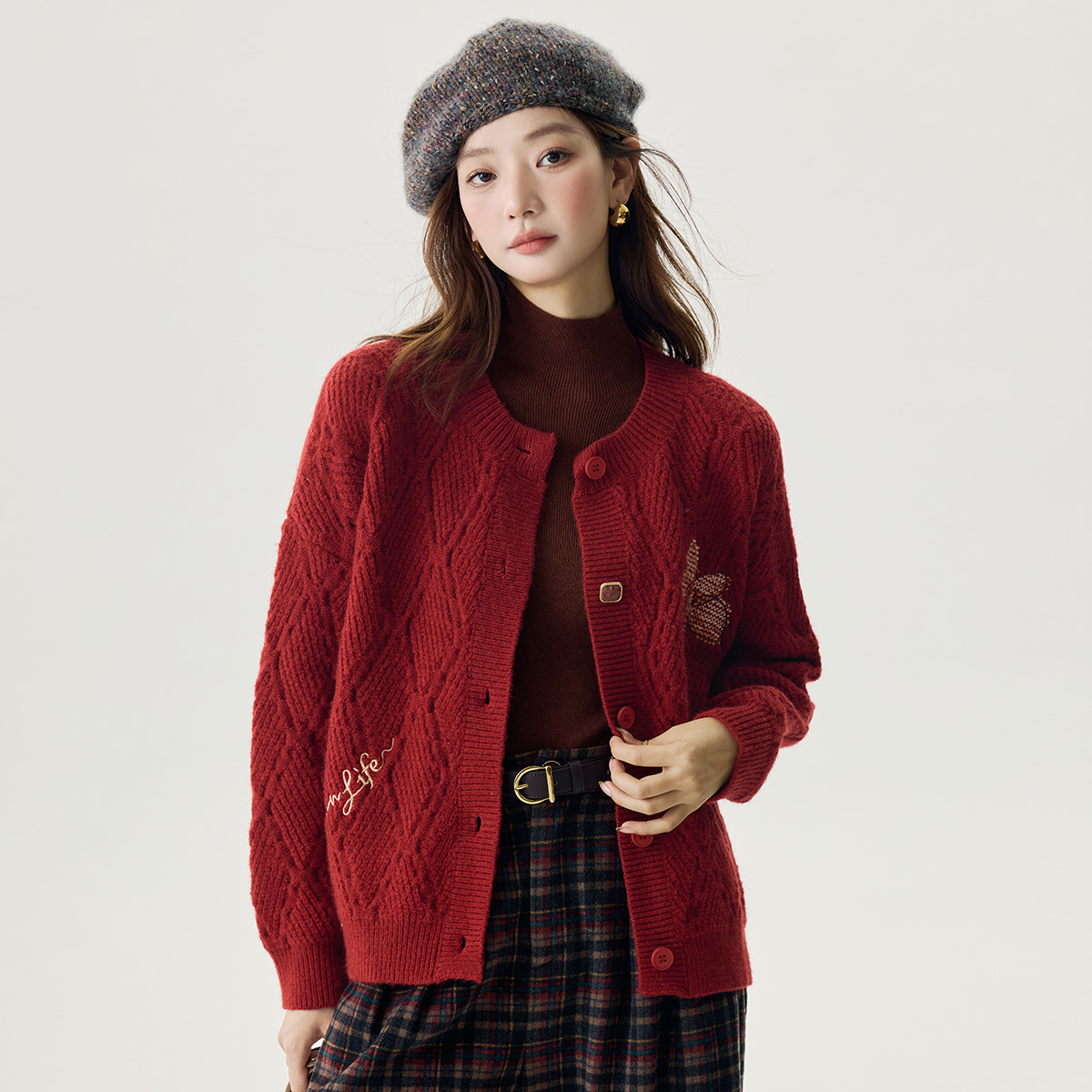 茵曼冬季女毛衣外套针织开衫百搭圆领保暖花朵长袖慵懒