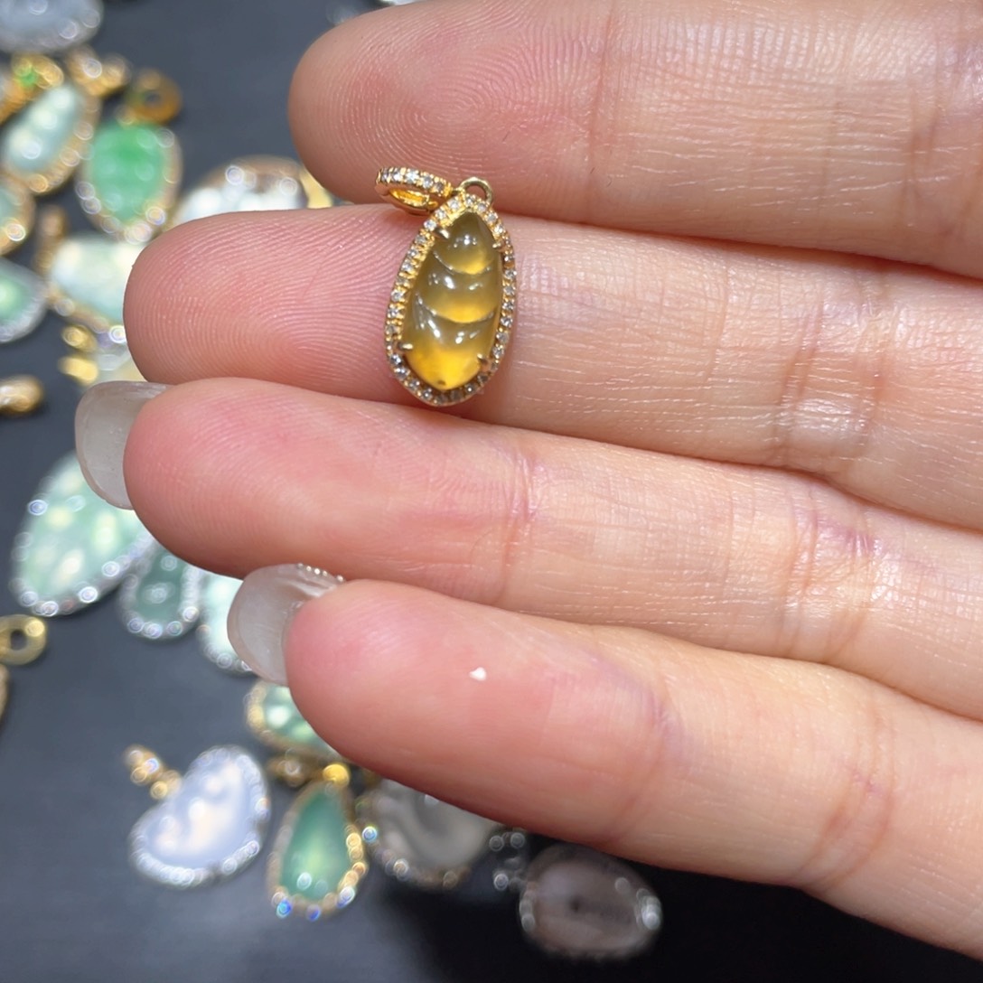 翡翠颈饰18K金镶嵌天然