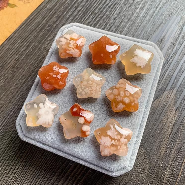 天然樱花玛瑙马达加斯老料红花菜园子雕刻吊坠工厂直销