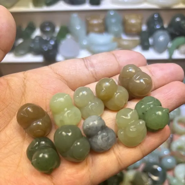 和田玉猫咪通孔简约颈饰挂件