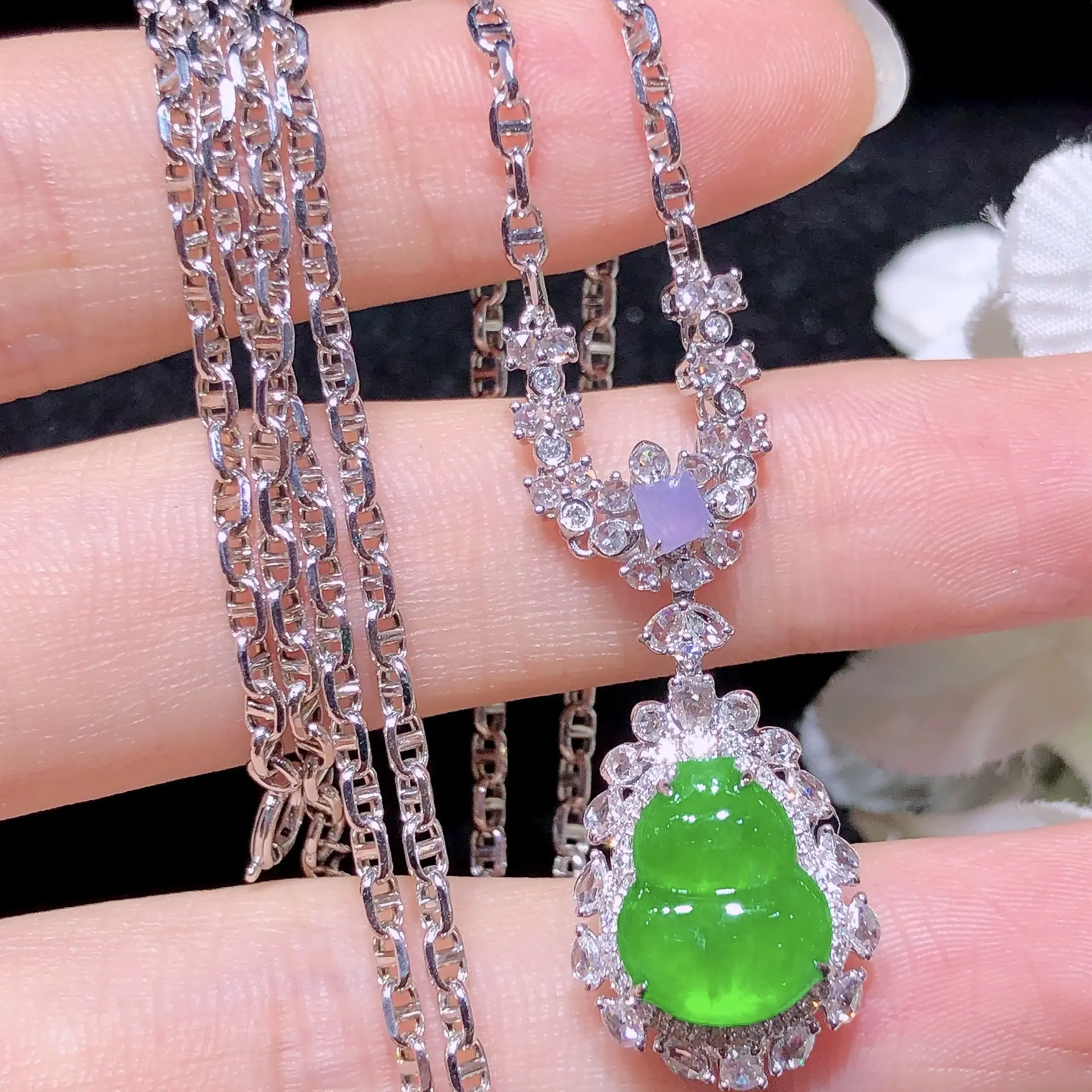 天然缅料A货翡翠阳绿葫芦项链18K金镶钻