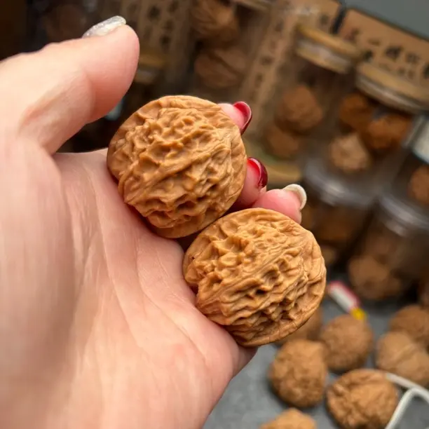 文玩核桃四座楼狮子头麒麟纹官帽闷尖粗筋手把玩麻核桃手把件男