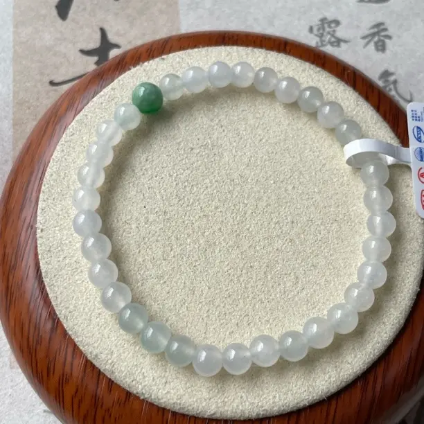 天然A货翡翠白冰绿珠手串 卡5.5mm