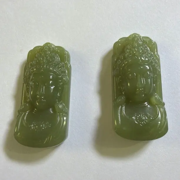 青海料观音天然手工雕刻项坠
