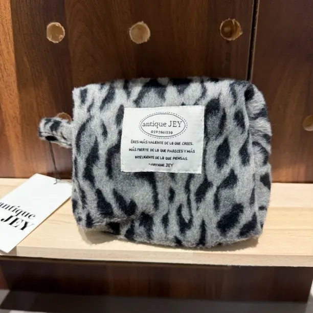 豹纹毛绒绒收纳包化妆女包冬款时尚复古气质便携手拿包加厚