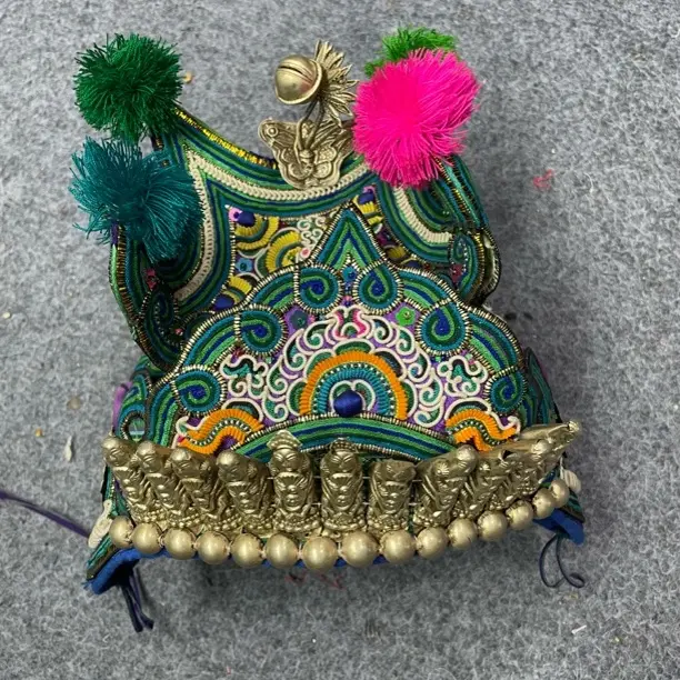 黔东南侗族手工刺绣虎头帽儿童