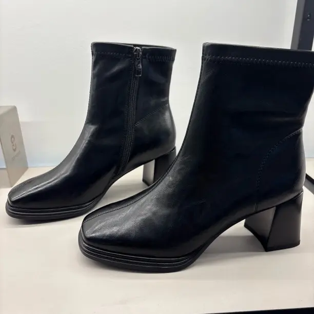 8020女靴粗跟方头增高瘦瘦靴百搭短靴冬季新款时尚舒适靴子