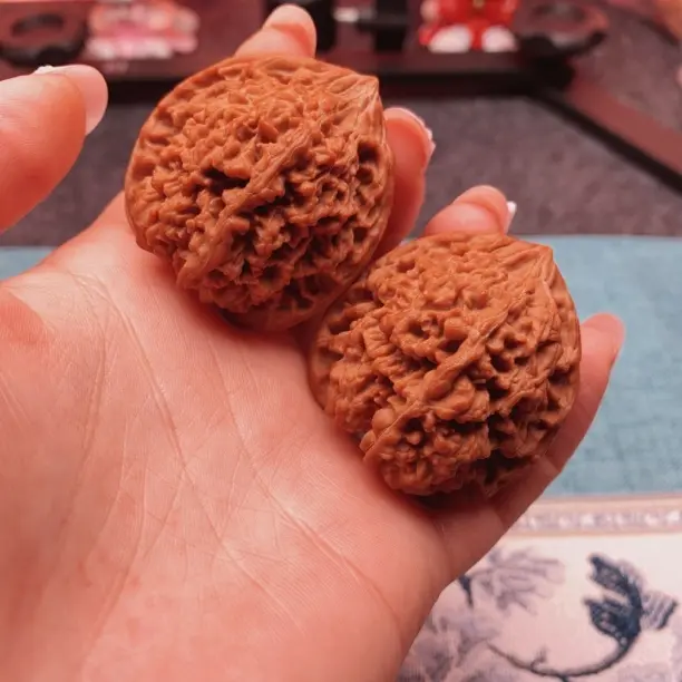 41mm满天星文玩核桃红皮精品手把件