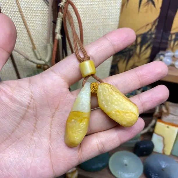 纯天然岫玉纯手工锤纹雕刻毛衣链