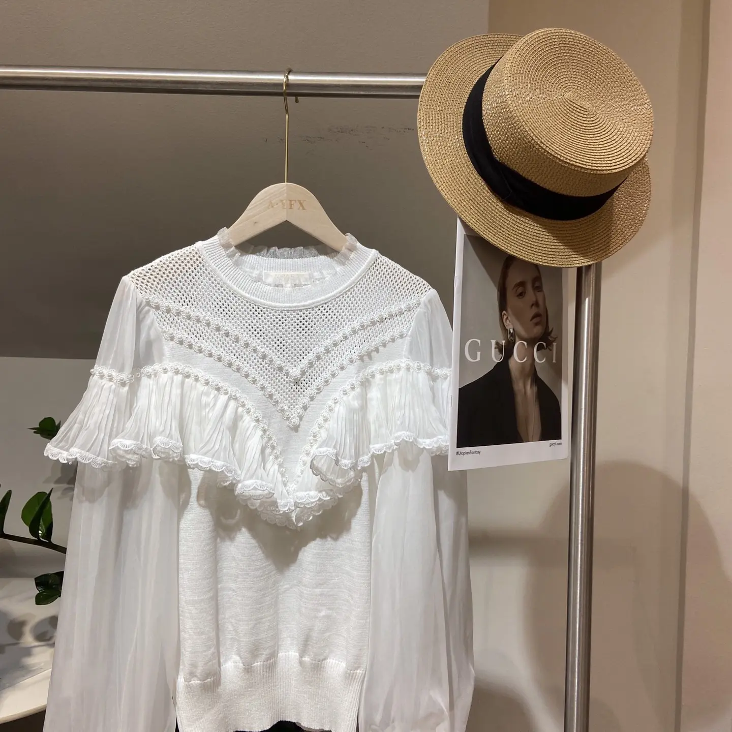 法式宫廷风木耳边钉珠网纱拼接长袖针织衫女秋冬显瘦洋气内搭上衣