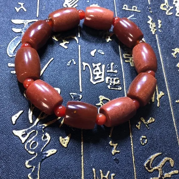 辽阳红起沙桶珠手链