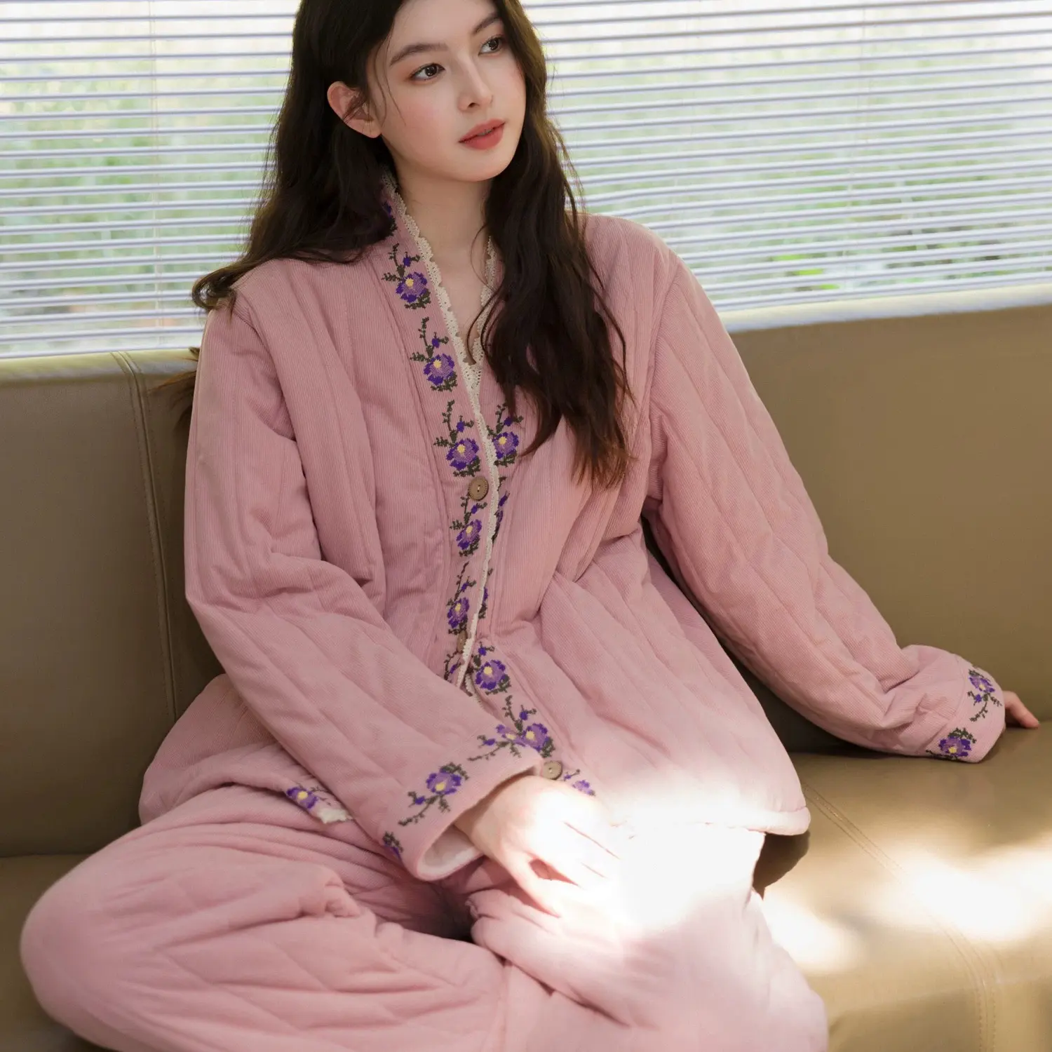 族玛氏三层夹棉加厚加绒可外穿冬季女士复古刺绣风格睡衣家居服