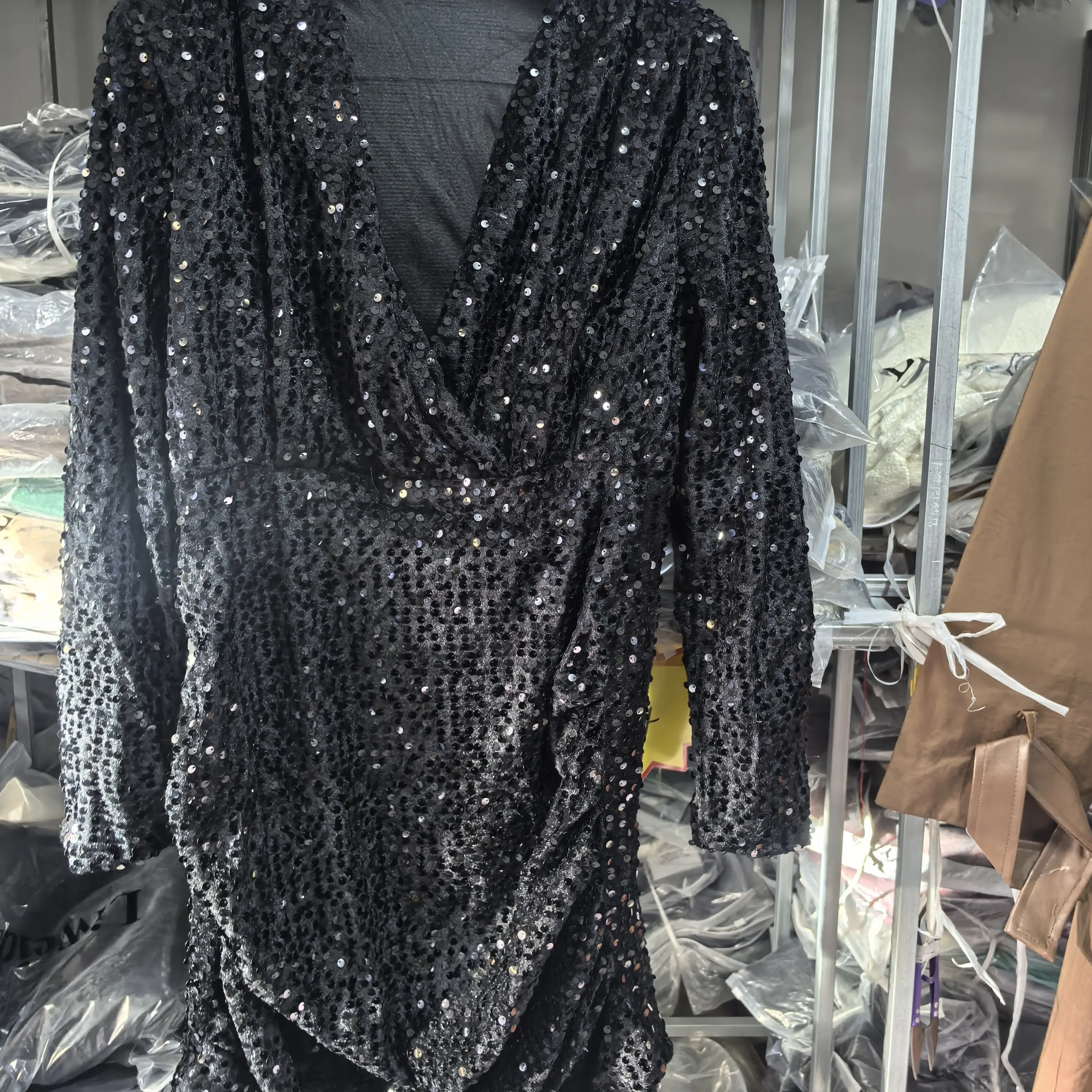 新款亮片修身显瘦V领收腰气质包臀连衣裙