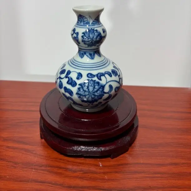 景德镇高温陶瓷青花缠枝莲高度11肚径3