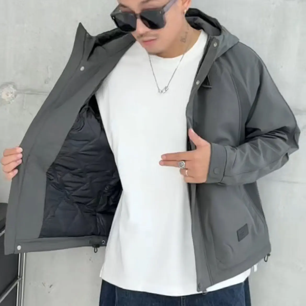 秋冬季男士连帽纯色短款冲锋夹克潮流加厚外套