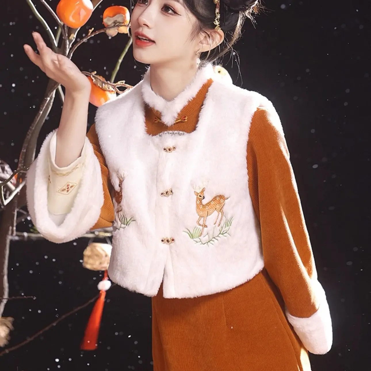 秋冬新款国风刺绣马甲新中式女装