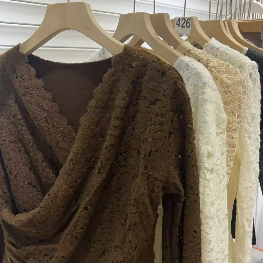 加绒加厚洋气显瘦交叉褶皱设计感v领蕾丝衫女秋冬新款打底衫