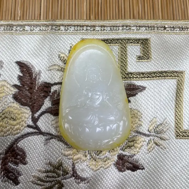 新疆和田玉白玉观音挂件吊坠67克