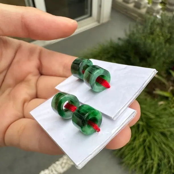 天然翡翠a货满绿路路通吊坠耳饰 单个价格