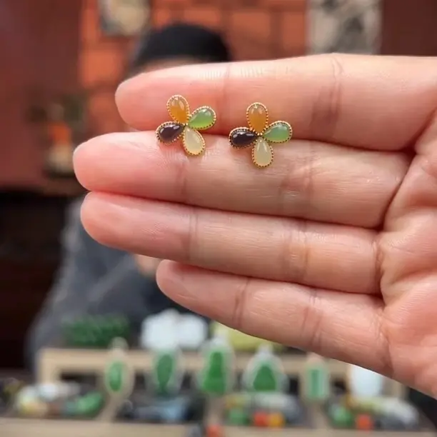 和田玉多宝四叶草S925银耳钉 时尚百搭耳饰