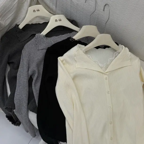 秋冬新款法式V领蕾丝拼接翻领短款长袖显瘦针织开衫上衣女