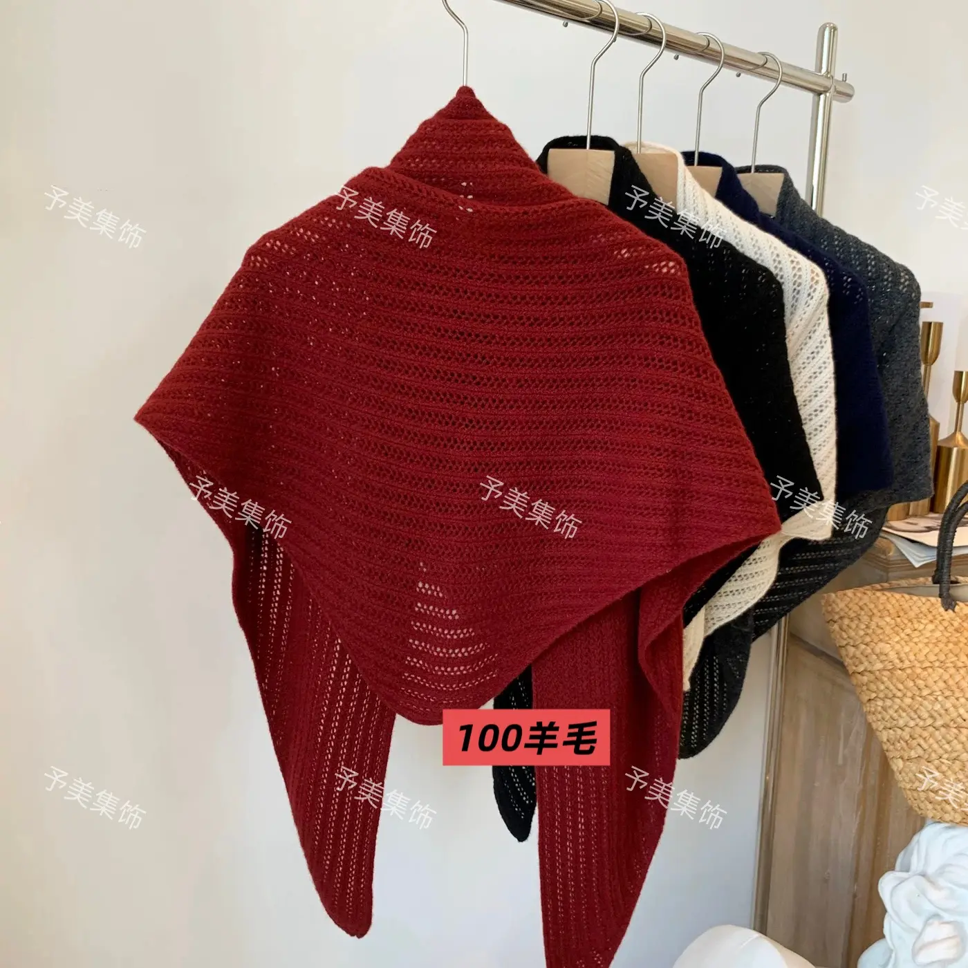 秋冬新款纯镂空三角披肩女百搭高级感外搭坎肩围巾100羊毛披肩