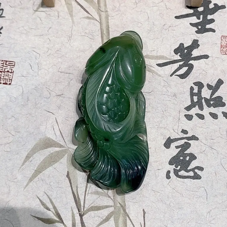 天然岫玉年年有余吊坠