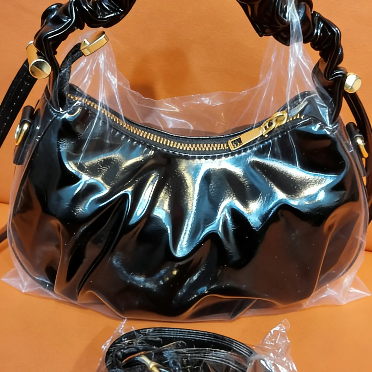 新款时尚百搭女士春夏褶皱单肩斜挎手拎包