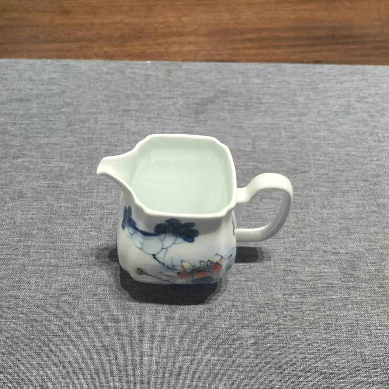 景德镇釉下青花五彩手绘方型公道杯